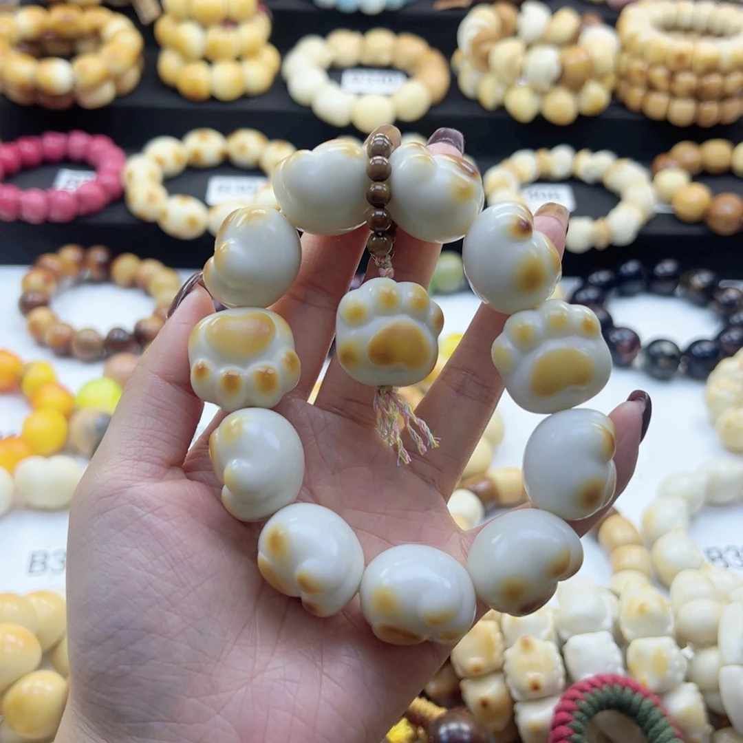 吊坠白玉菩提25卡熊爪设计款