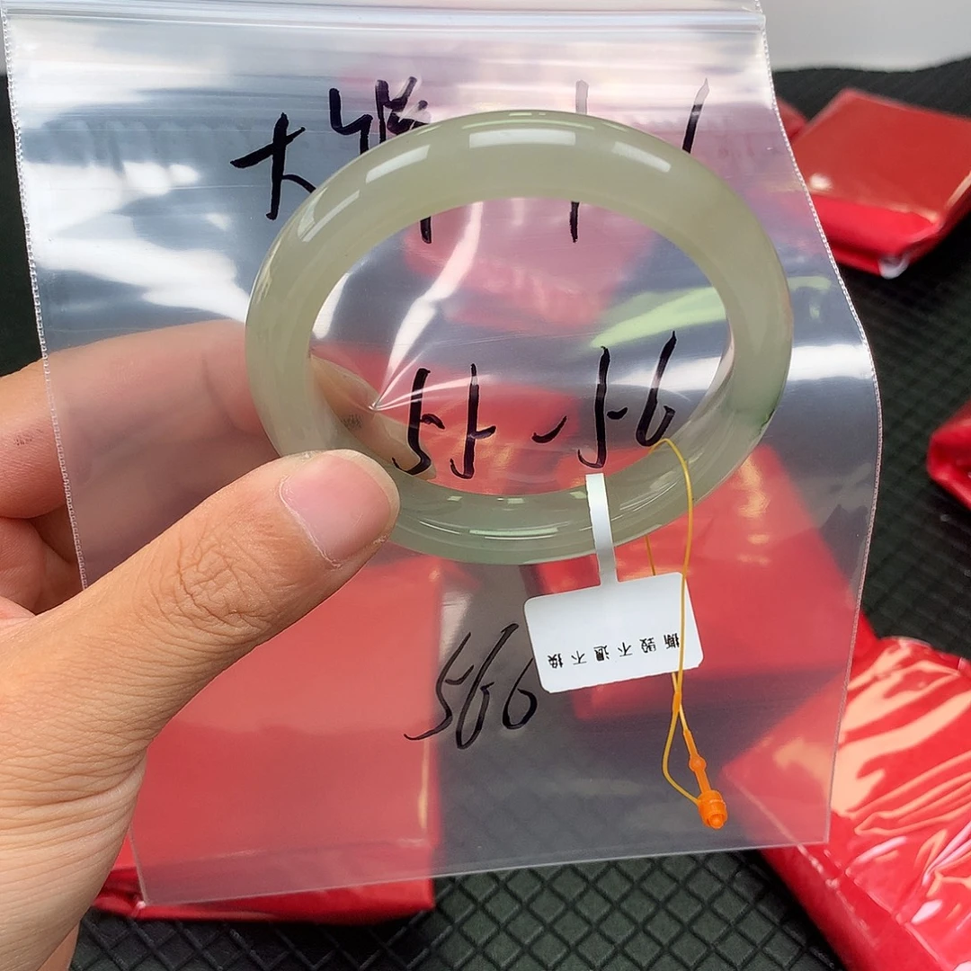 石英质玉（非洲翠）未镶嵌手镯