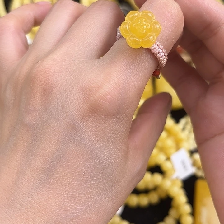 琥珀未镶嵌颈饰琥珀