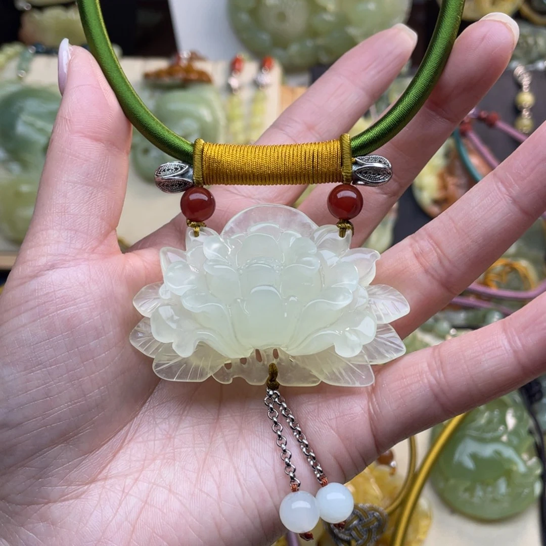 蛇纹石玉颈饰未镶嵌莫****³