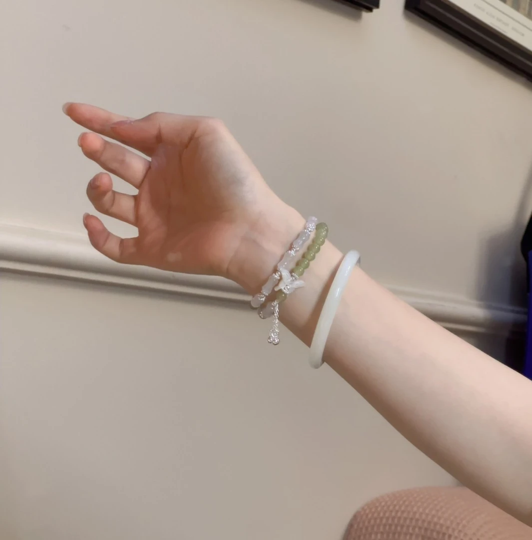 冰透晴水少女玉手镯气质青白叮当镯美人玉小众百搭高级感白色