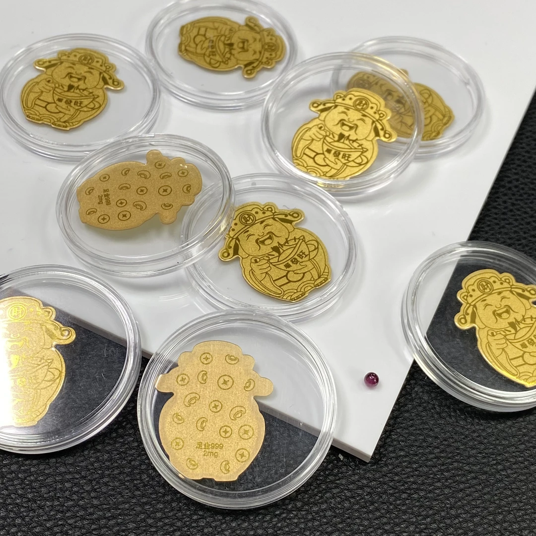 「戴琴珠宝」YZ3569-胖财神足金手机贴加一粒石榴石（多样性发其一）