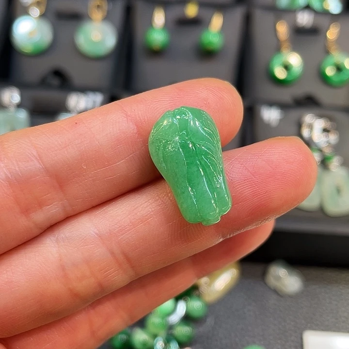 玉****翡翠未镶嵌颈饰白菜