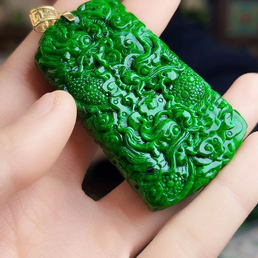 颈饰18K金镶嵌翡翠多样性