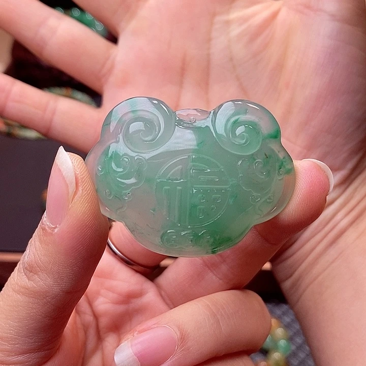 石英质玉（非洲翠）未镶嵌挂件