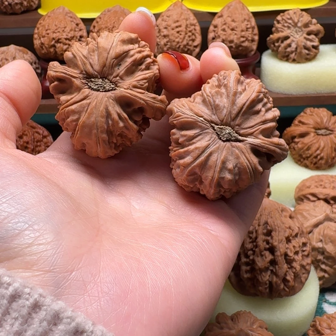 文玩核桃吊坠42白狮子