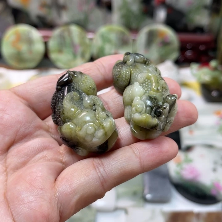 独山玉未镶嵌颈饰