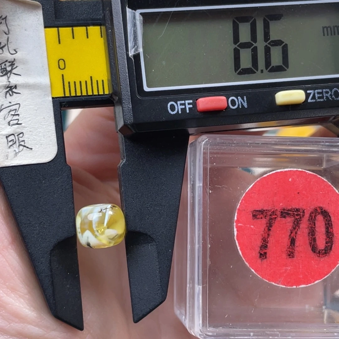 蜜蜡未镶嵌珠宝奇石