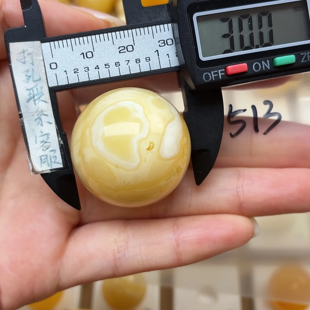 专***…蜜蜡未镶嵌裸石蜜蜡