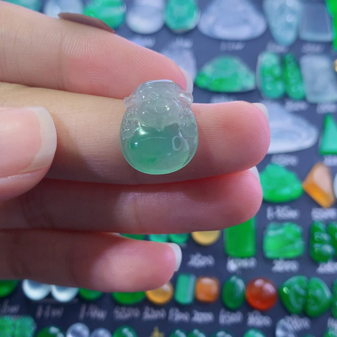 翡翠未镶嵌颈饰财神