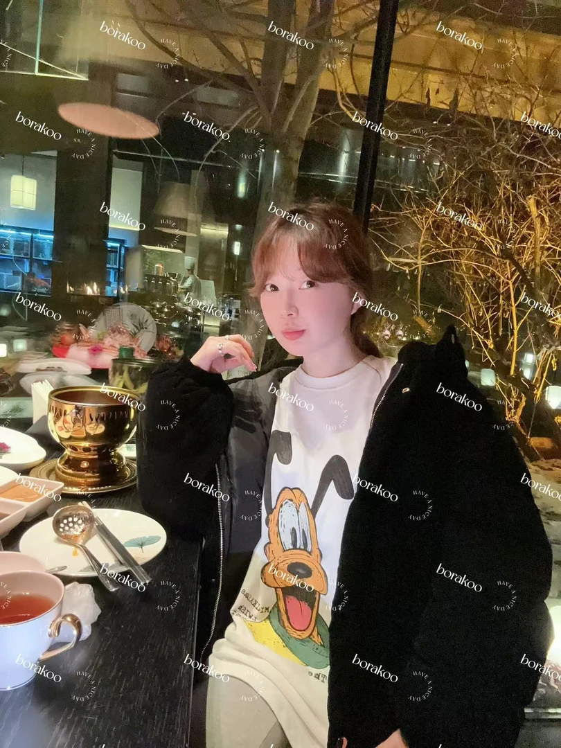 【BORAKOO】长耳朵狗狗白色圆领长袖T恤