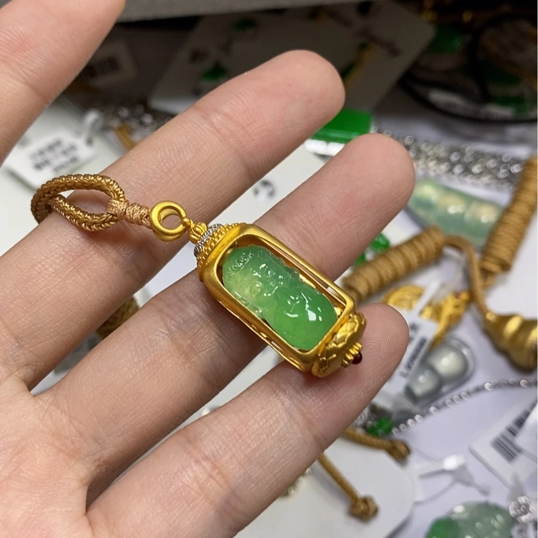 【闪购商品】颈饰18K金镶嵌翡翠米*拉吊坠