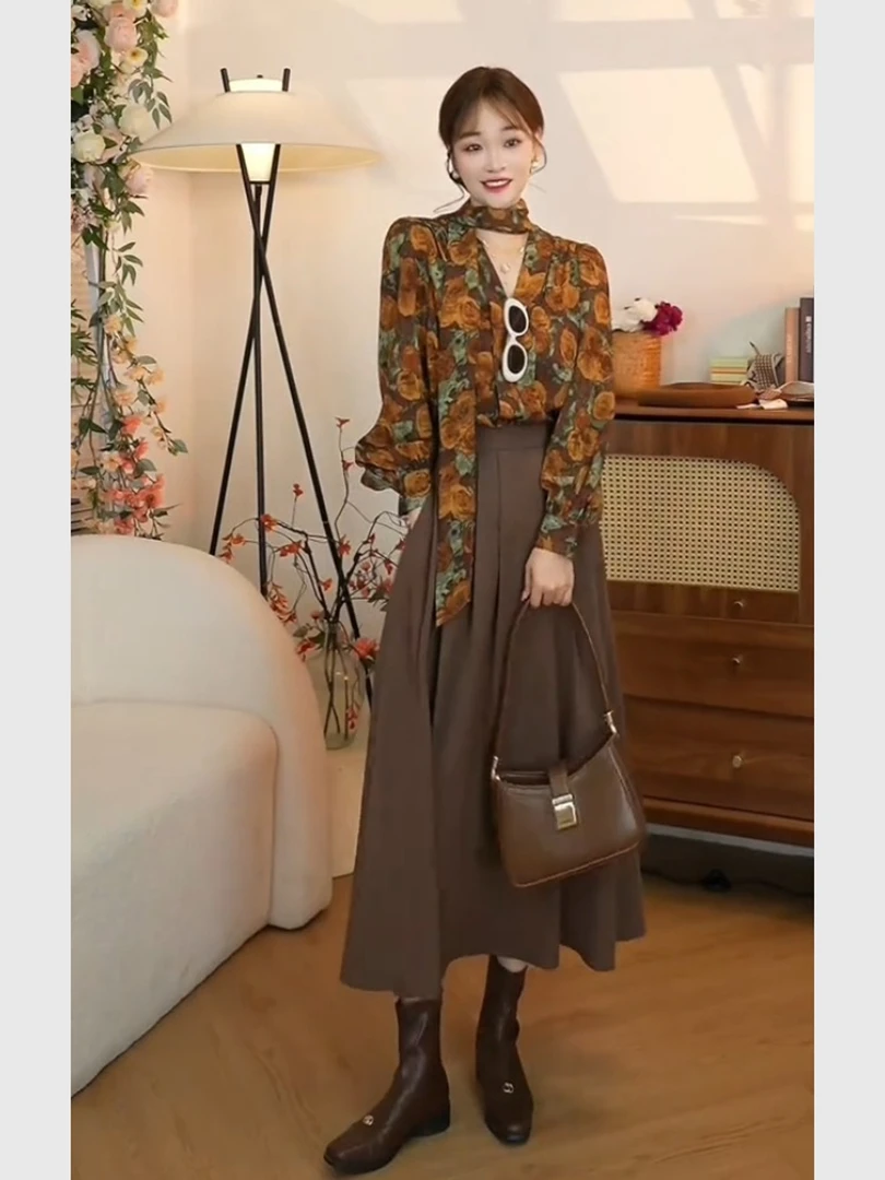 秋日ootd穿搭一整套淡人高知老钱风棕色印花飘带衬衫女半身裙套装