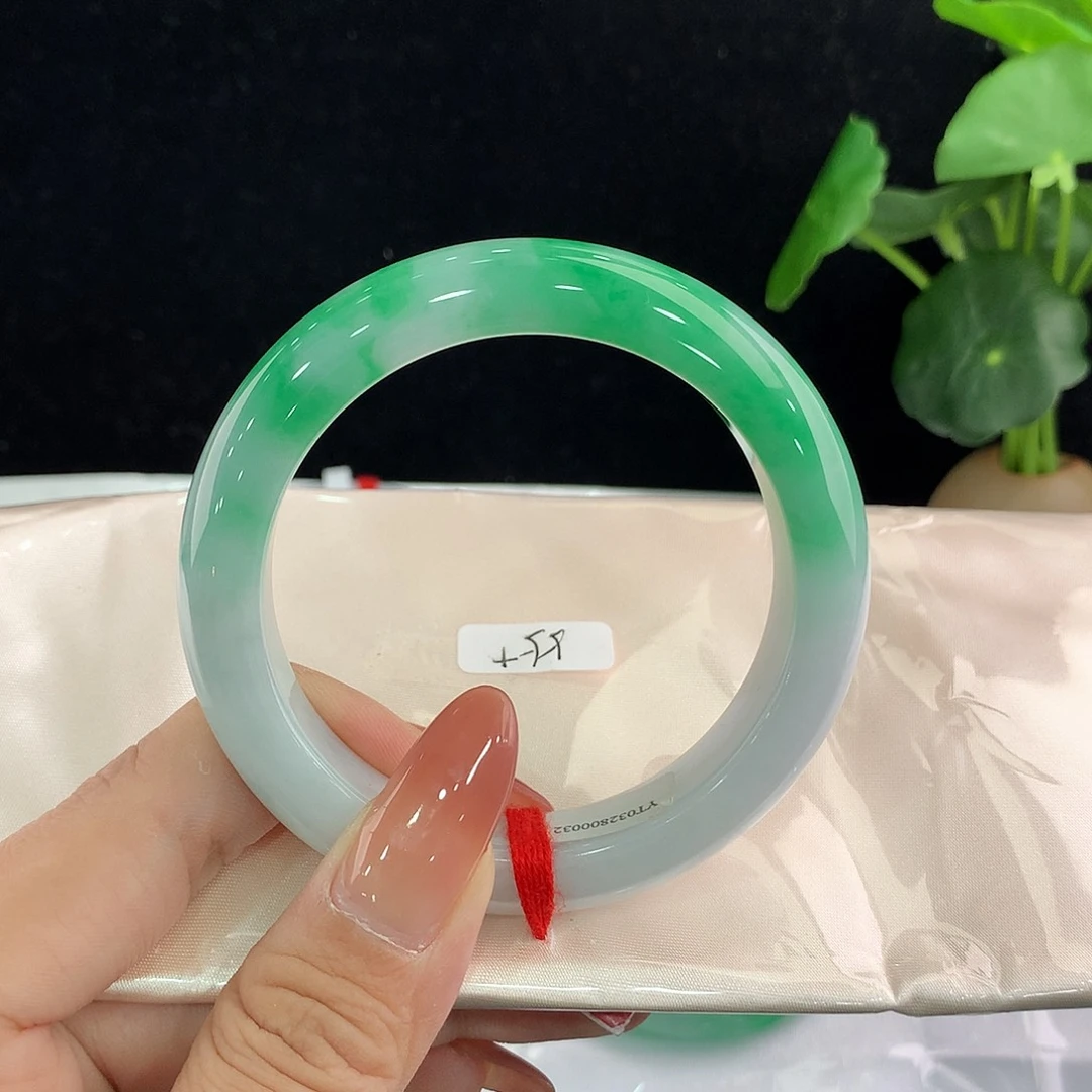 翡翠手镯未镶嵌正55.5
