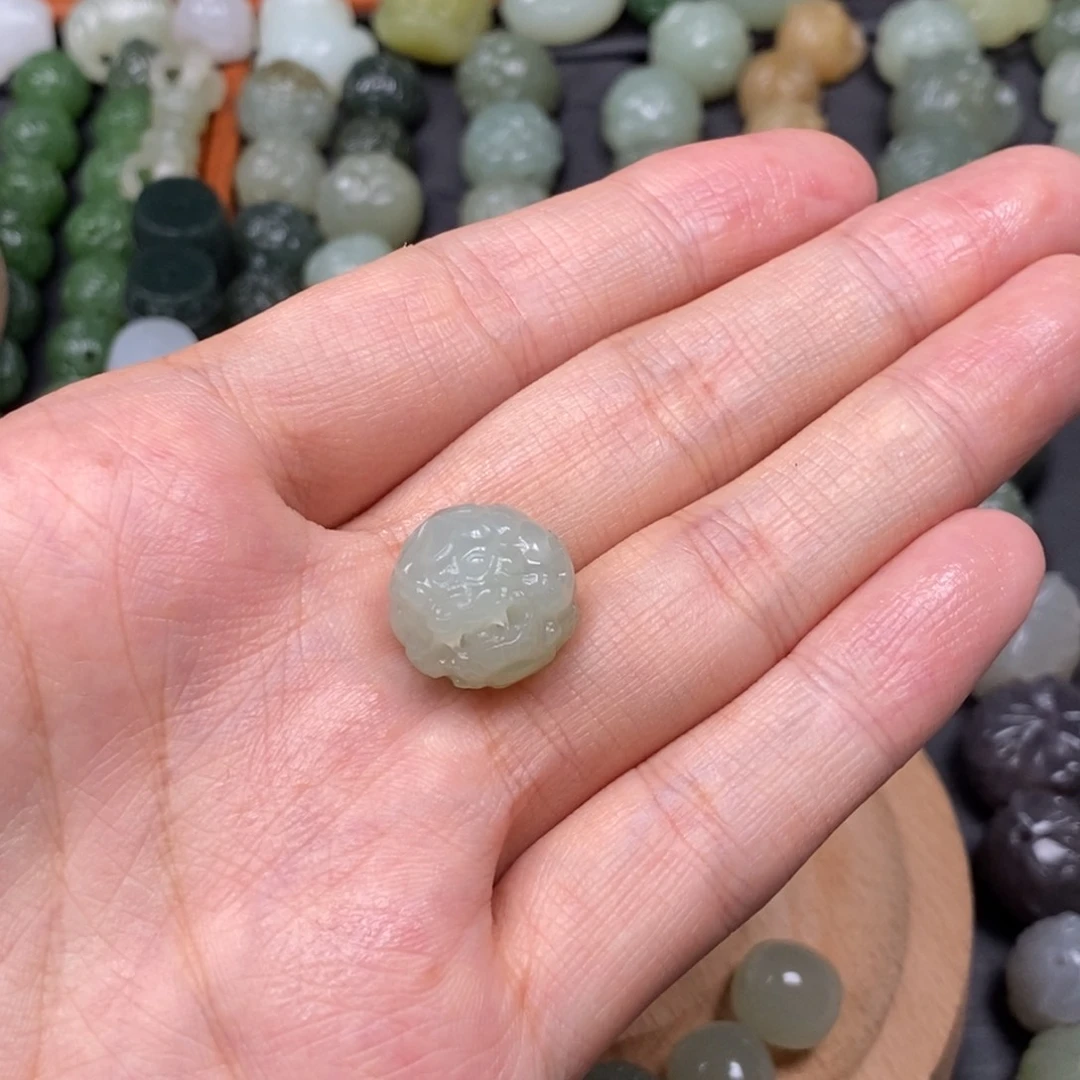 義***釧和田玉未镶嵌颈饰