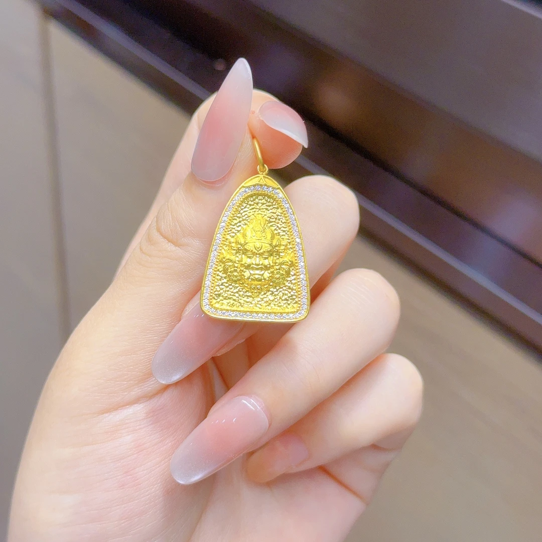 宝裕华足金999 古法莫桑三角黄财神吊坠