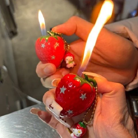 原创草莓打火机高颜值可爱创意金属充气打火机kitty送女朋友礼物
