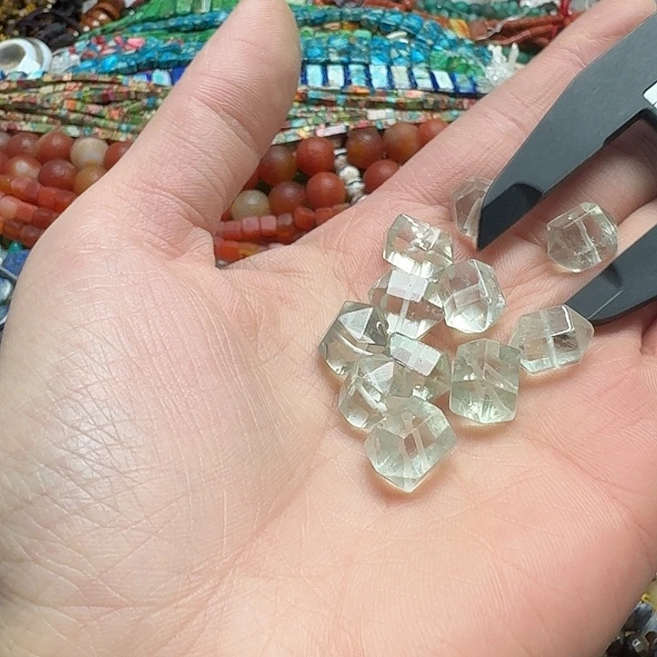 玛瑙/玉髓未镶嵌珠宝半成品一颗10mm绿水晶双尖