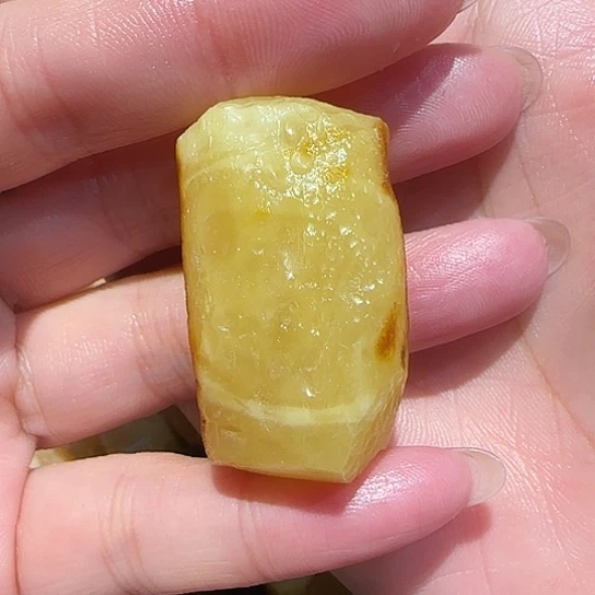 定制琥珀未镶嵌涟**锦蜜蜡