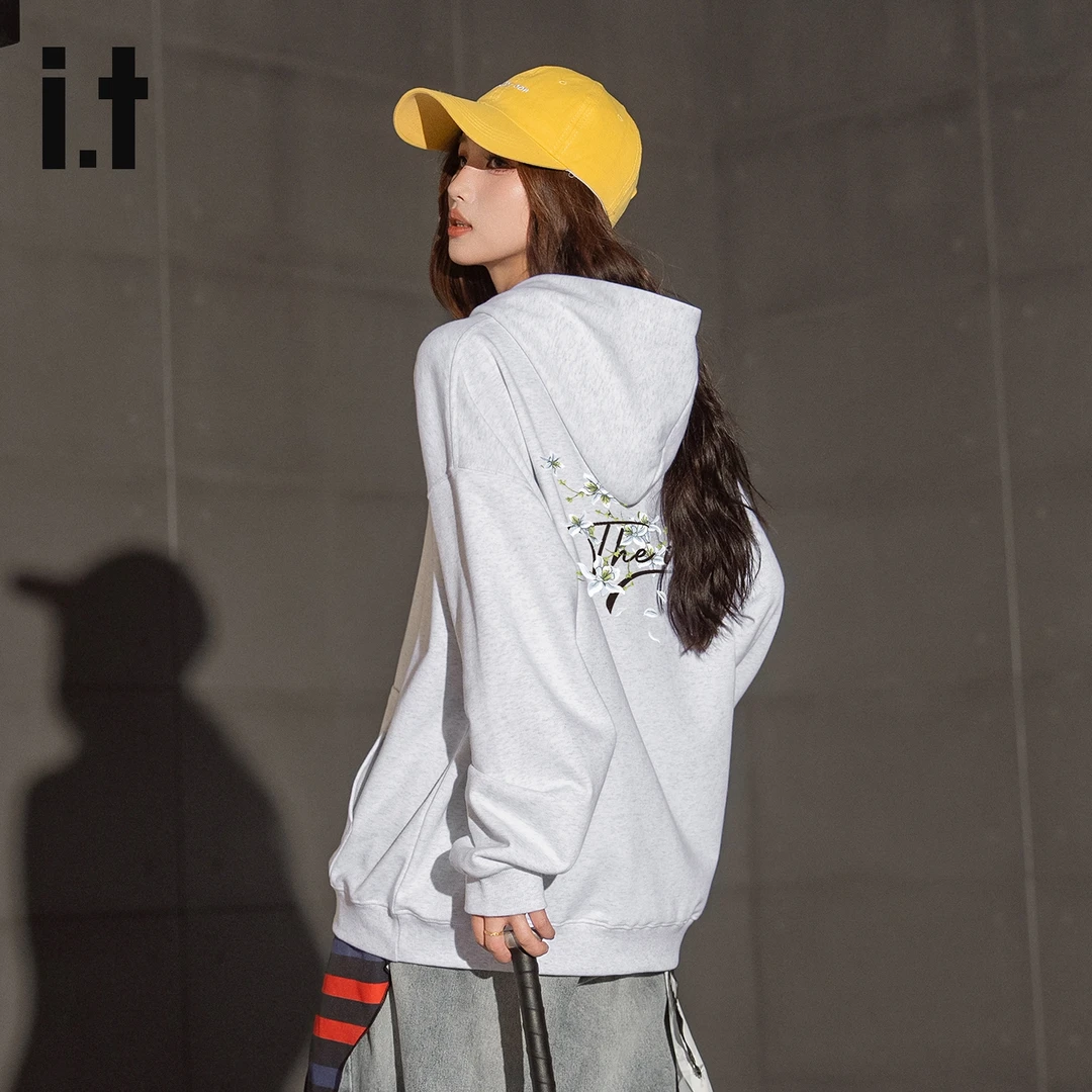 i.t izzue官方时尚女款卫衣2025秋款蓝芯花卉压花连帽套头上衣A2M