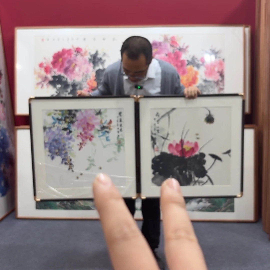 国画带框绘画作品