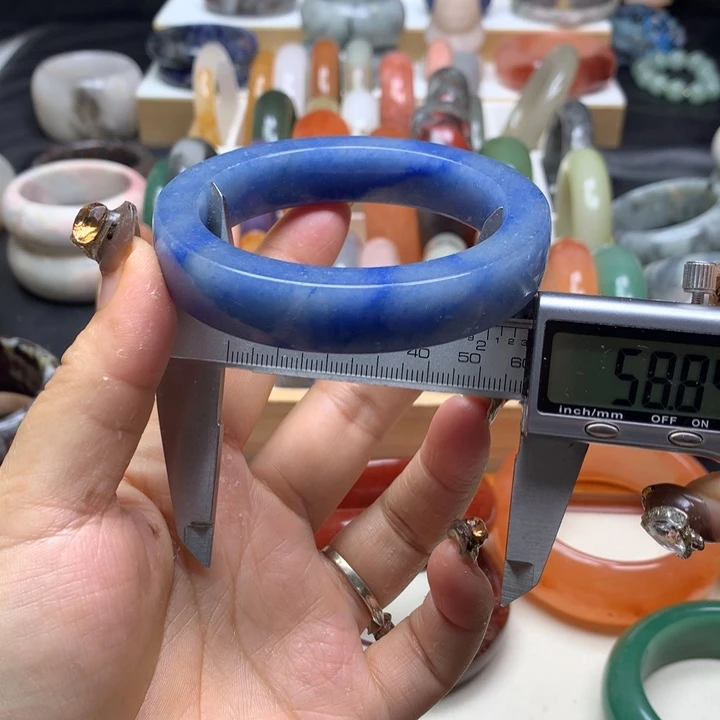 未镶嵌手镯石英质玉