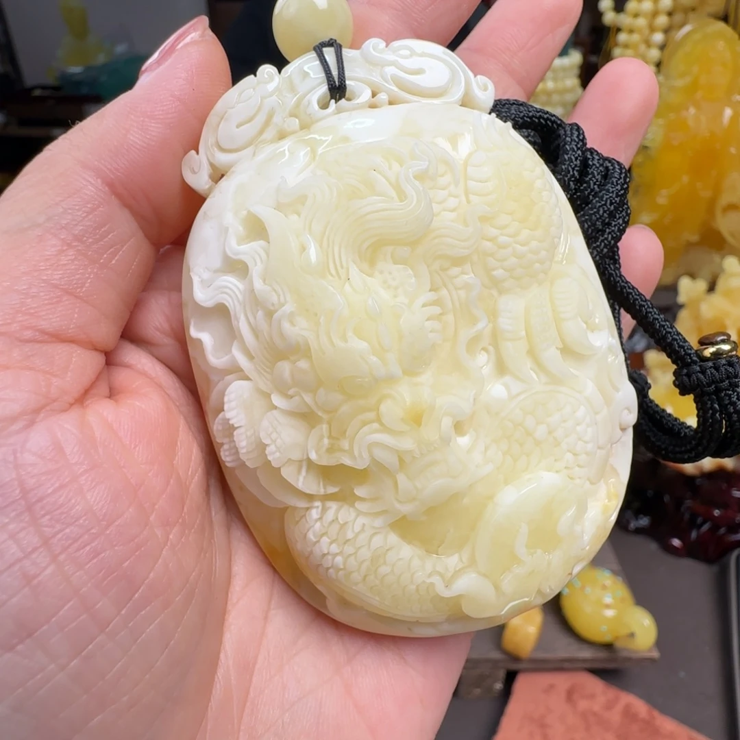 蜜蜡未镶嵌珠宝奇石