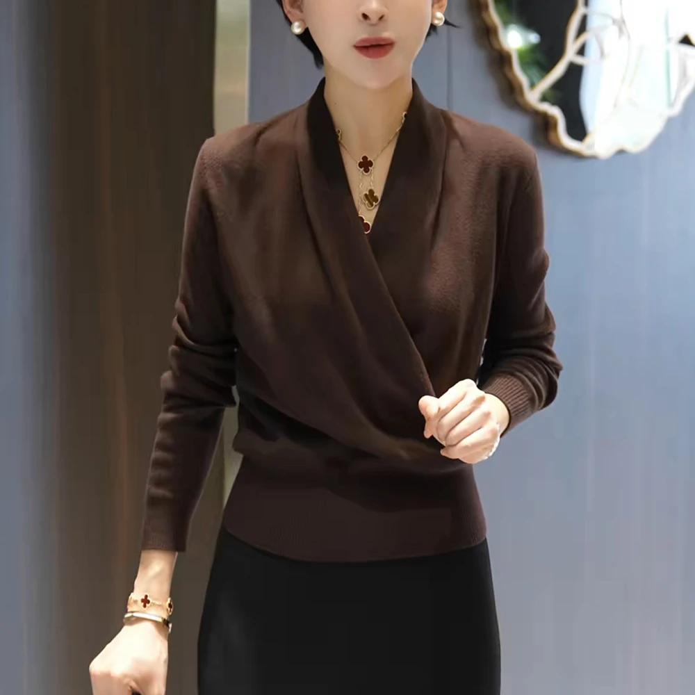 套头咖色v领女2025秋季轻奢高级感收腰显瘦设计感洋气打底衫上衣