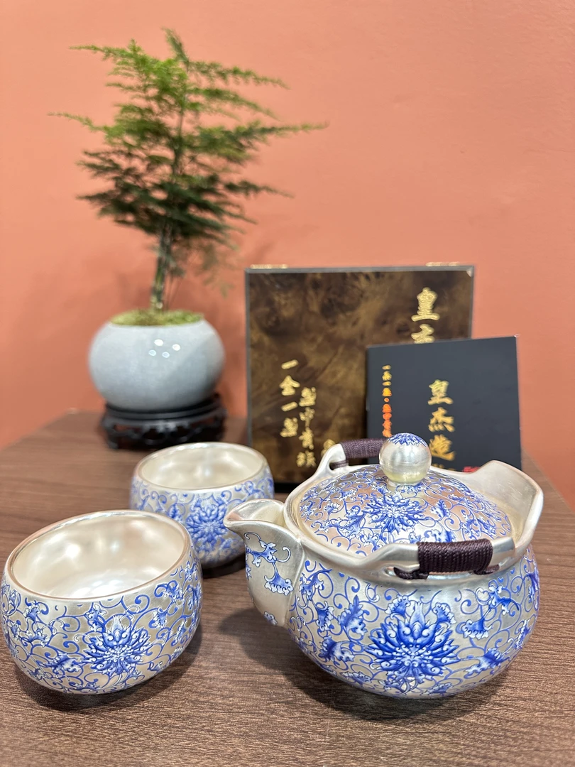 G1278-鎏银缠枝莲手抓壶一壶两杯礼盒装ZHJ