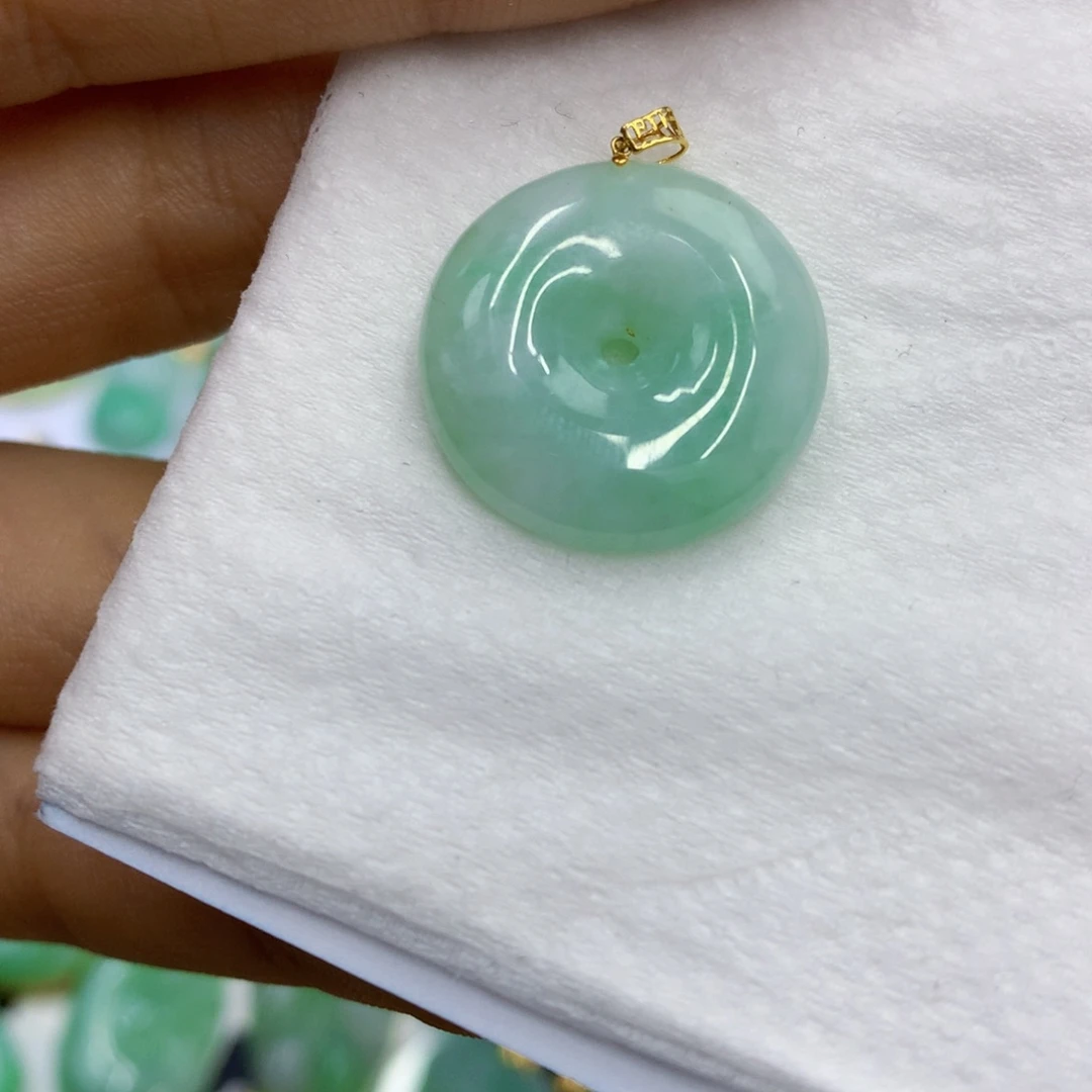 翡翠18K金镶嵌颈饰翡翠