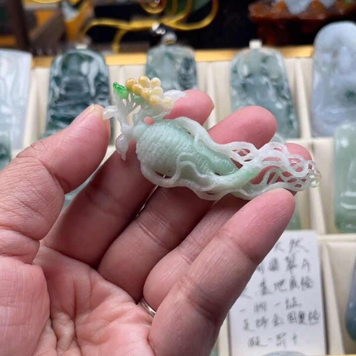 翡翠未镶嵌颈饰玉