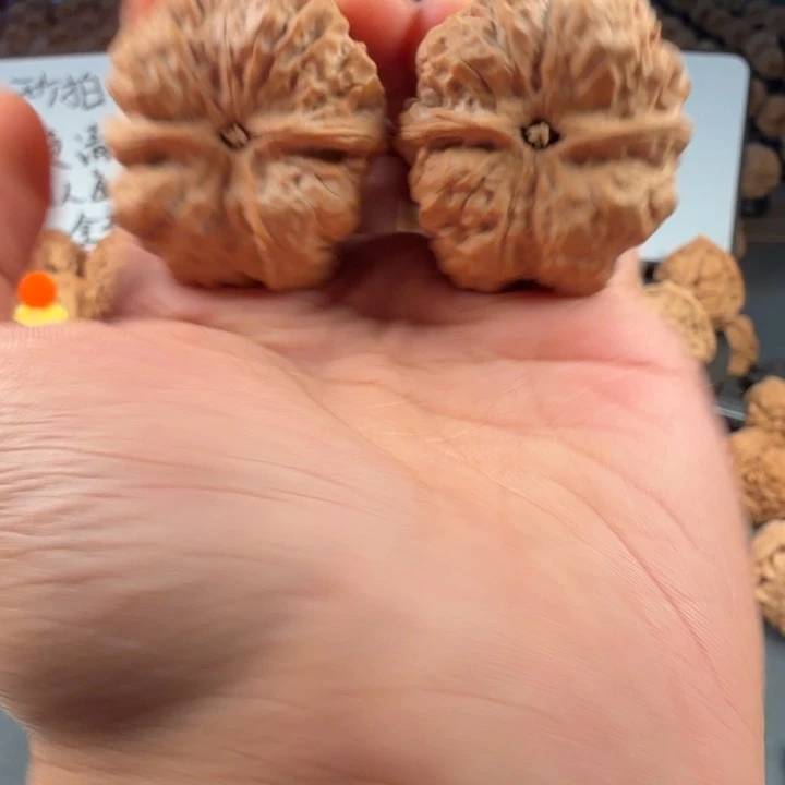 厚***蟹文玩核桃吊坠蛤蟆的眼睛是真的好看