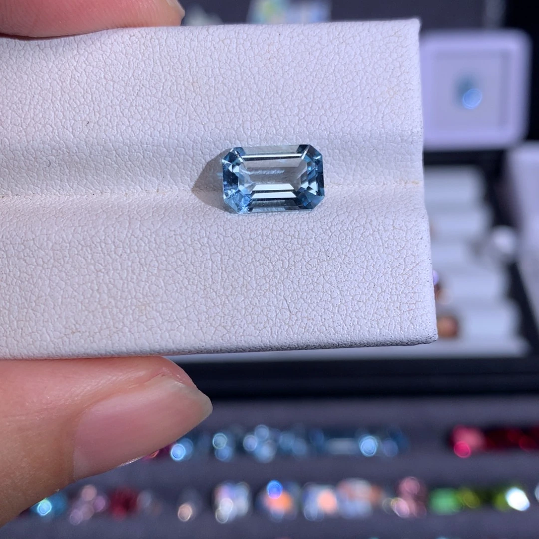 笔搁未镶嵌海蓝宝石2.1ct