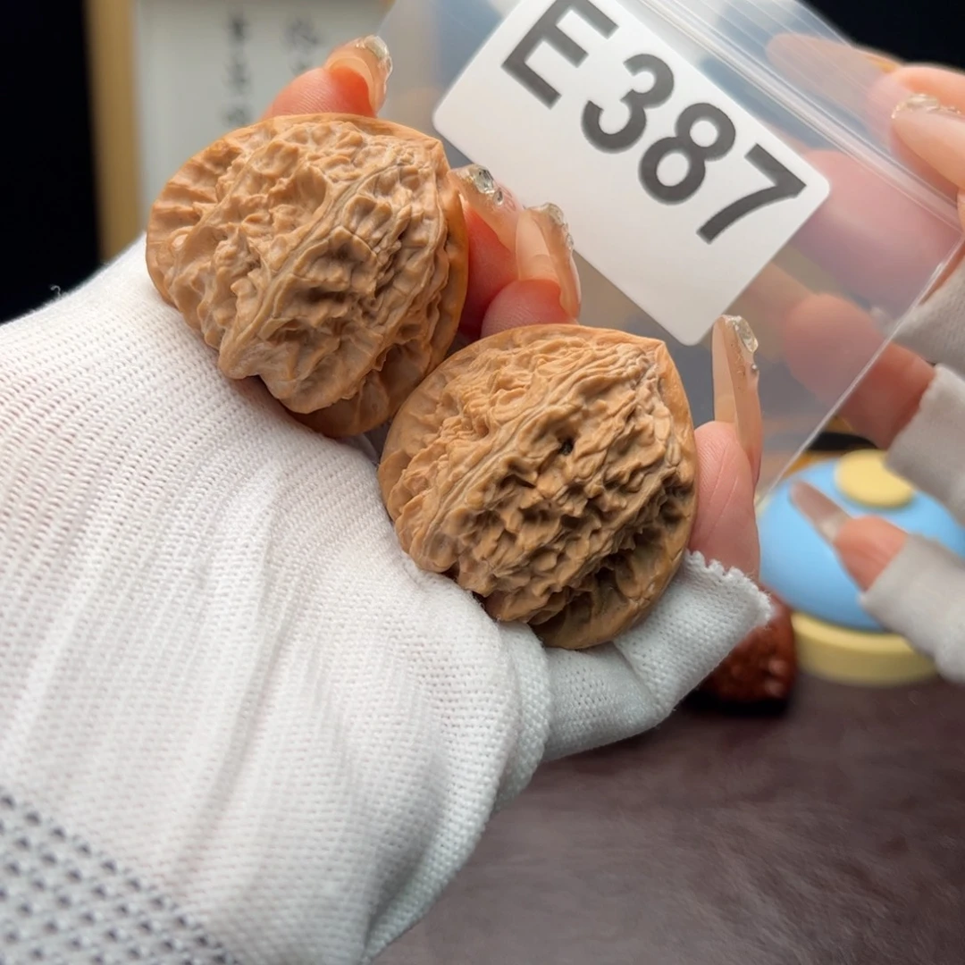 M***x把件文玩核桃39三角白e387