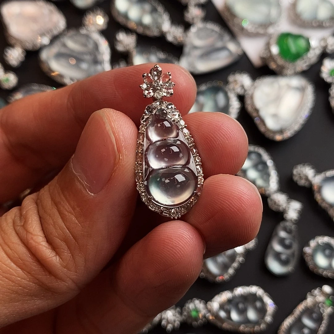 翡翠18K金镶嵌颈饰