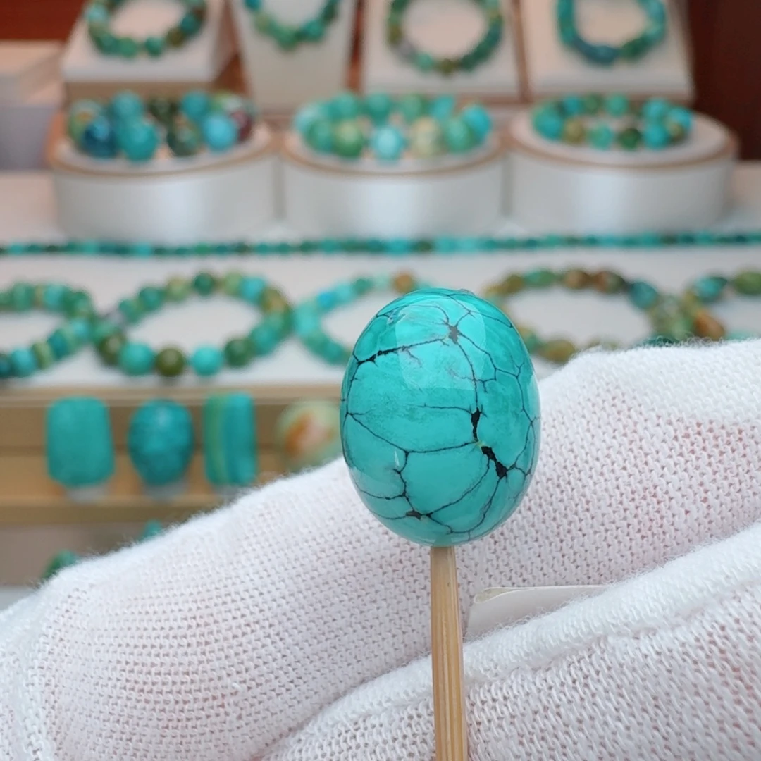 绿松石未镶嵌颈饰