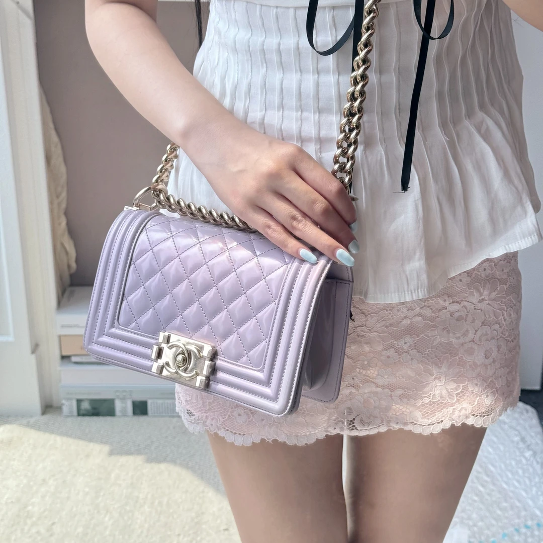 95新 Chanel/香奈儿 95新chanel薰衣草紫漆皮leboy斜挎包
