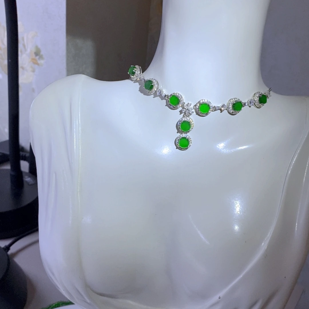 翡翠颈饰银S925镶嵌天然翡翠