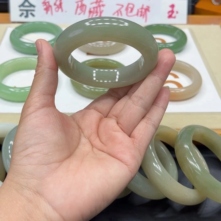 未镶嵌手镯石英质玉尘****忆