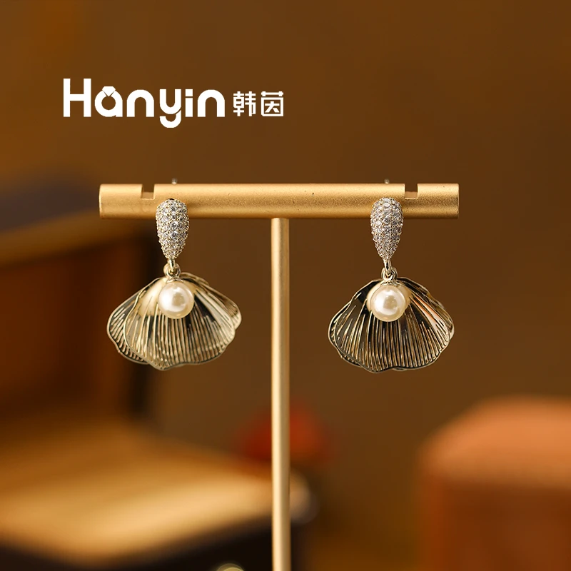 铜合金仿珍珠耳饰 925银针温柔气质摩卡慕斯珠珠蝶翼氛围感耳饰