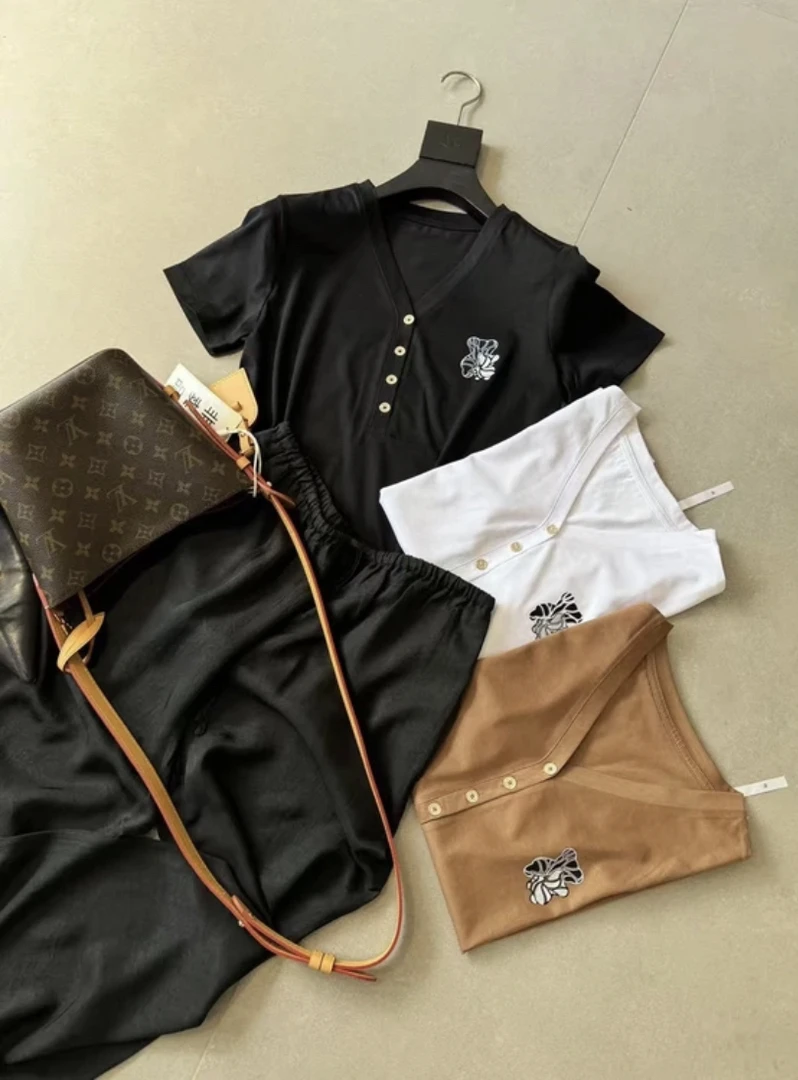 JING2025夏季新款5993时尚图案T恤短袖休闲百搭V领女装打底上衣