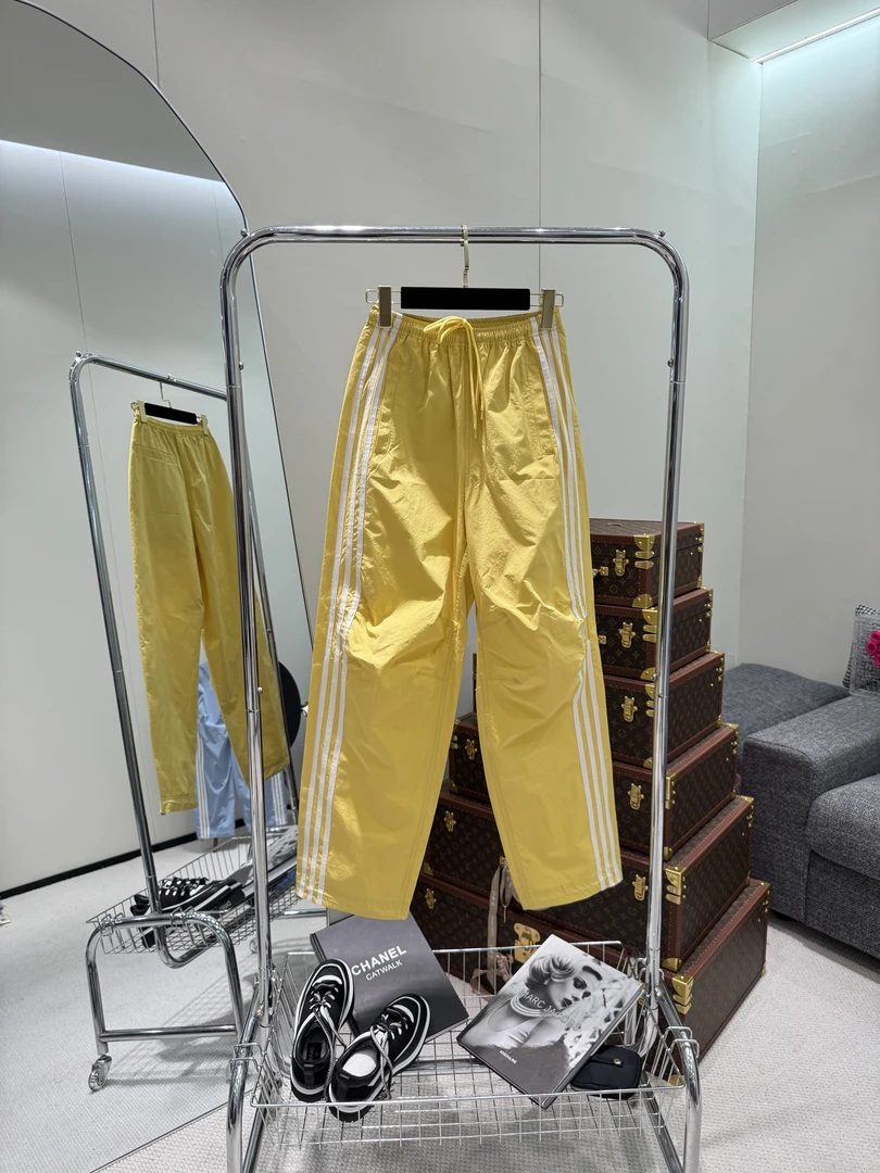 1黄色阔腿裤时尚休闲工装裤夏季宽松长裤百搭透气抽绳松紧腰裤