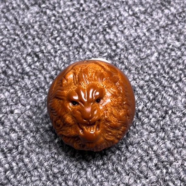 橄榄核雕狮子头造型手工精品3.5左右