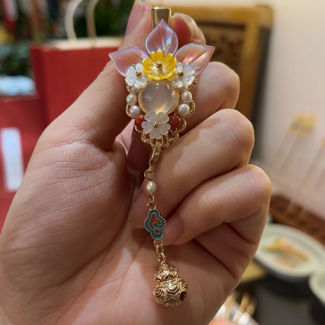 木质铜合金金鱼发夹一个