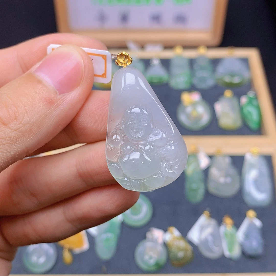 翡翠18K金镶嵌颈饰翡翠