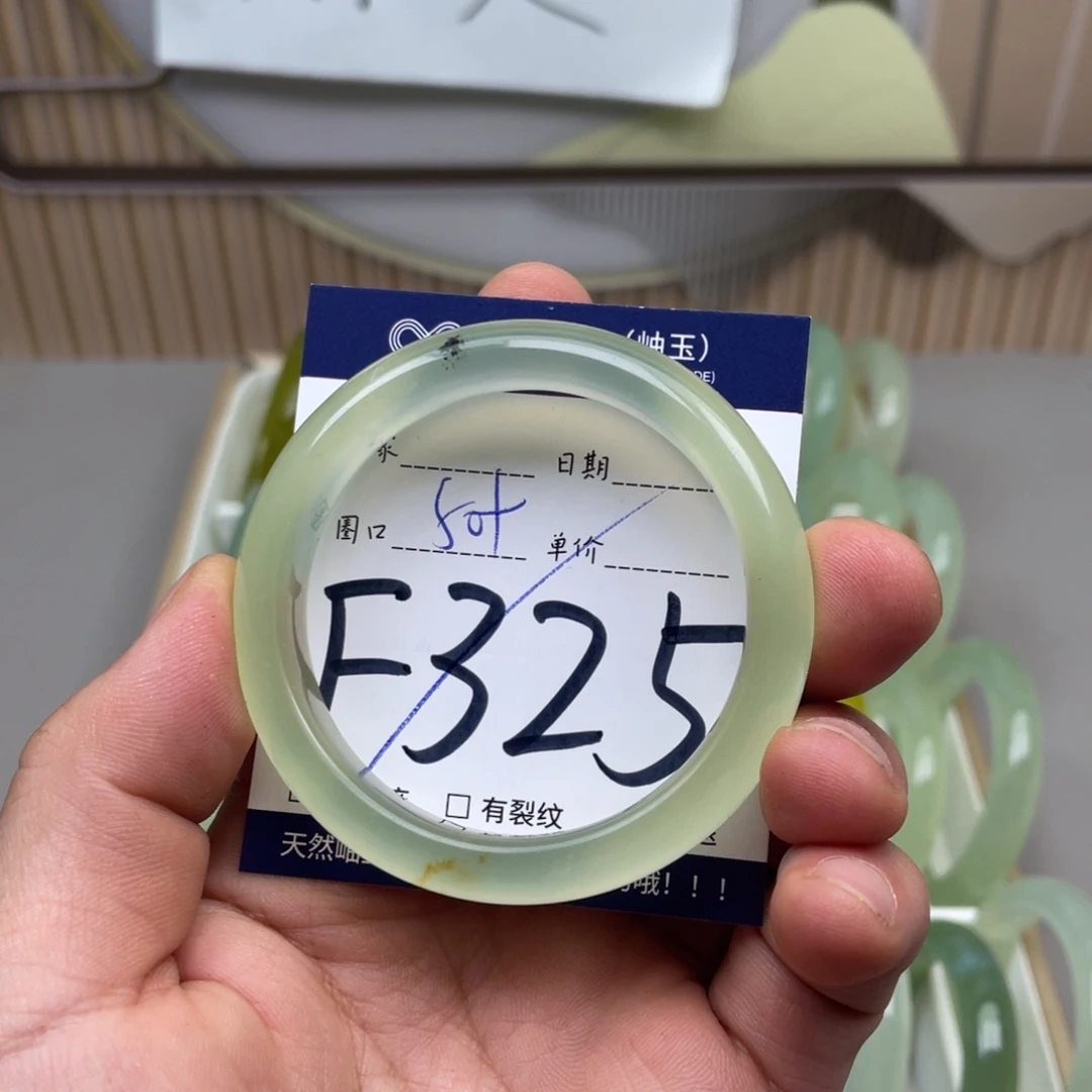岫玉手镯手镯未镶嵌