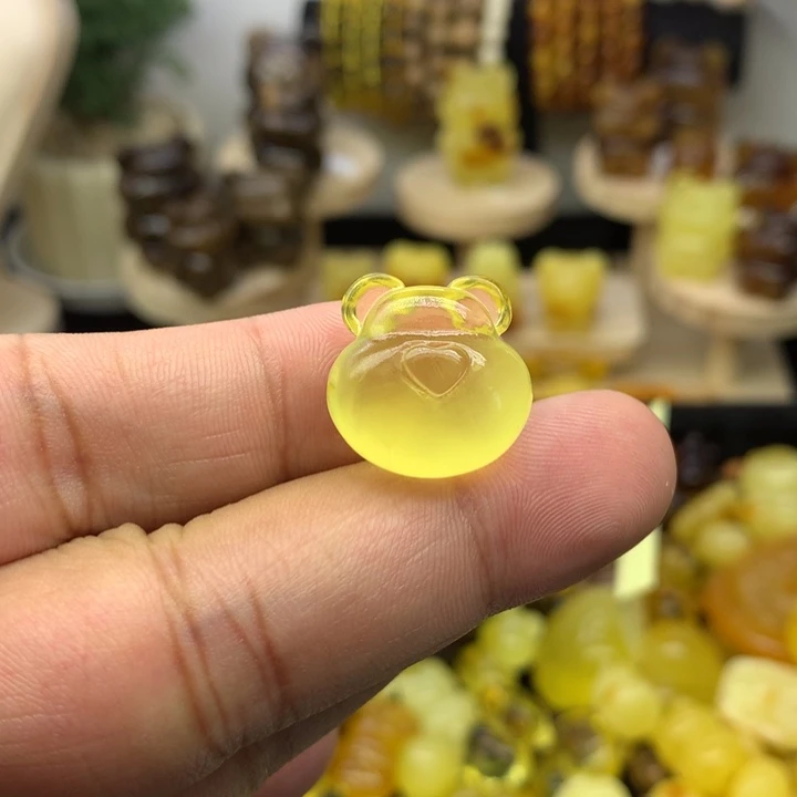 裸石琥珀未镶嵌熊头