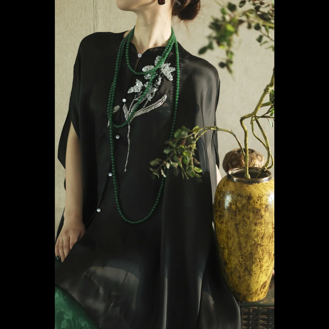 【山明竹影】设计师薄款轻奢风法式压花新中式潮牌刺绣高级感上衣