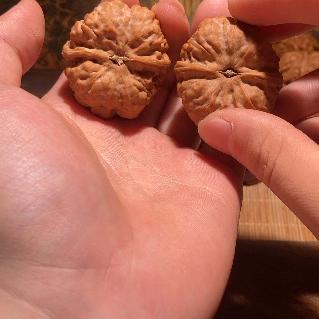 Z***c大叶紫檀（黑酸枝木类）蛤蟆头核桃D05
