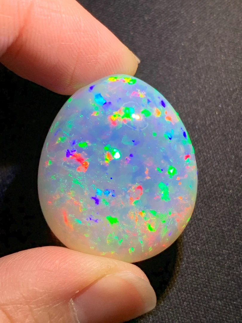 天然大克拉白欧泊裸石46克拉